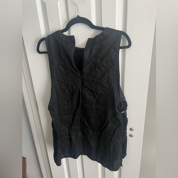 DISSH Linen Top with Rings - Picture 5 of 5